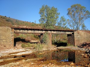 Puente Cachán sobre la Ribera Cachán.