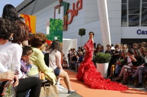 Holea se convirtió en pasarela de la mejor moda flamenca. 