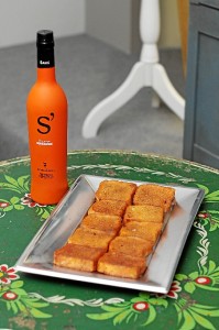 Torrijas y vino de naranja. 