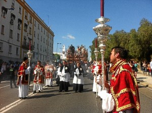 El nuevo paso de misterio avanzando hacia el centro. 