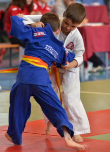 Los pequeños disfrutaron sobre el tatami. / Foto: J. L. Rúa.