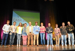 Foto de familia de todos los galardonados en el Teatro del Mar en Punta Umbría.