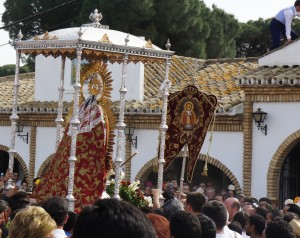 La Virgen, ante los Mayordomos. 