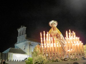 La Virgen del Rosario junto a Santa Clara.