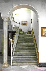 Escalera en el interior del Casino de Huelva. 