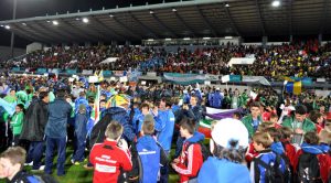 Más de 100 voluntarios portugueses y españoles, acompañan a los equipos de fútbol.