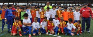 El resultado da igual, tras el partido Barcelona-Canela siguió la fiesta del fútbol. / Foto: J. L. Rúa.