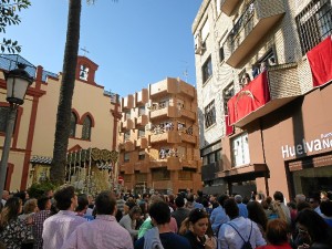 La Esperanza al paso por la sede de HBN. 