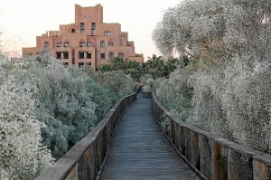 Pasarela acceso a la playa de Punta del Moral. 