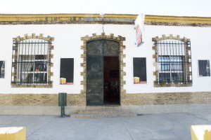 Fachada del Casino de El Perrunal. 