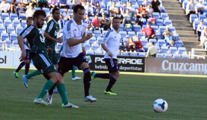 Linares fue el protagonista de la jugada que acabó con penalti. / Foto: Josele Ruiz.