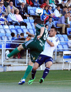 Linares fue el protagonista de la jugada que acabó con penalti. / Foto: Josele Ruiz.