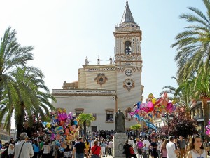 San Pedro se llena para ver salir a La Borriquita. 