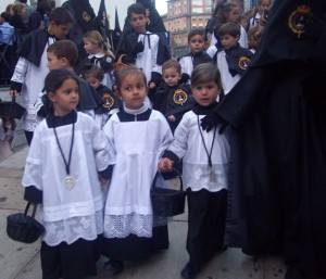 Los pequeños monaguillos son el futuro que necesita la Hermandad Oficial