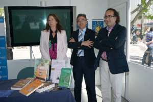 La Universidad de Huelva hace balance en la Feria del Libro de sus publicaciones anuales.