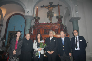 La Hermandad de la Misericordia recibe la visita de feligreses e instituciones.