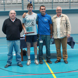 Juan Manuel Gonzalez Limón 'Juanmi', que milita en el Bluvolley Verona italiano, recibió una placa de la Delegación Onubense por su fantástica trayectoria deportiva.