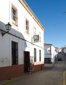 Fachada principal del Casino de Zalamea. 