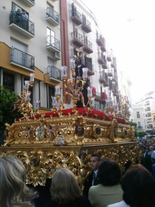 El Señor Cautivo entrando en Carrera Oficial.