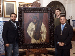 Sergio Sánchez, Manuel Palacios y David Infante junto al óleo de Brunt