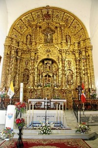 El altar mayor de la iglesia de San Miguel de Cumbres Mayores se realizó gracias a las donaciones de Gómez.