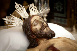 La Banda de Cornetas y Tambores de Ntro. Padre Jesús del Gran Poder de Coria del Río lo acompañará al Cristo de la Veracruz en su recorrido.