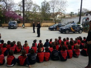 Los niños se familiarizaron con su trabajo.