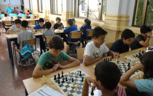 Las mesas de los infantiles en el torneo.