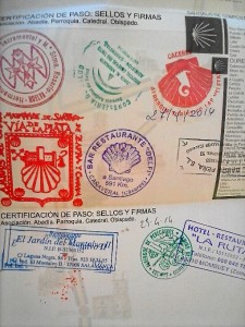 El pasaporte peregrino que acredita que se han ido superando las distintas etapas. 