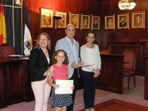 Una de las niñas premiadas  en el concurso. 