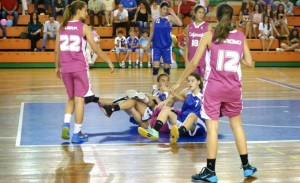 Las onubenses tuvieron que emplearse a fondo para superar el escollo gaditano. / Foto: www.fabhuelva.org.