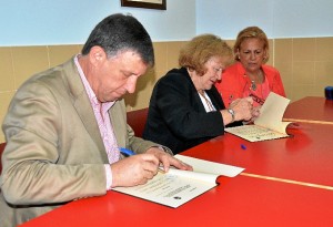 Firma del convenio. 