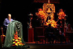 David Carrasco Camacho pregonando la romería 2014 de la Hermandad del Rocío de Emigrantes.