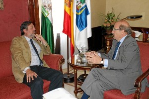 Encuentro del alcalde con Fernando Ramos. 