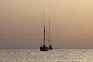 El GPS parece haber dejado en desuso el faro, pero sigue teniendo utilidad. / Foto: nauticayates.com.