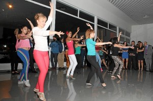 Un grupo de danza del vientre cerró el acto. / Foto: Moisés Núñez. 