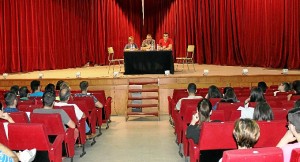 Reunión con los jóvenes de Bollullos Par del Condado para informarles sobre el programa Emple@Joven.