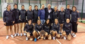 Componentes de equipo femenino de La Volea, que parte con ilusión hacia Antequera.