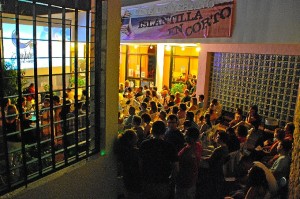 Lleno en el Patio de la Oficina de Turismo de Islantilla.