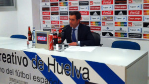 Antonio Martín, portavoz del Recre, en la rueda de prensa. / Foto: P. G.