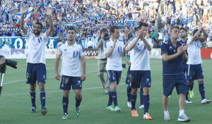 Los jugadores agradecieron el apoyo de los aficionados. / Foto: Josele Ruiz.