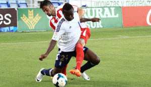 Aloys Nong, en un lance del partido del domingo ante el Girona. / Foto: Josele Ruiz.