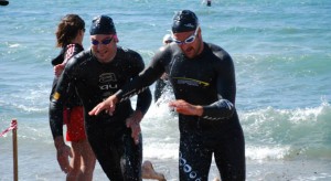 Rubén Gutiérrez. en pleno esfuerzo a la salida del agua.