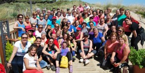 Las participantes, manitoras, técnicos y concejales posaron tras el almuerzo.