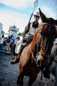 Un romero, en su caballo. / Foto: Javi Losa. 