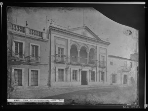 Ayuntamiento de Huelva en el siglo XIX por Laurent. / Foto: IPCE. 