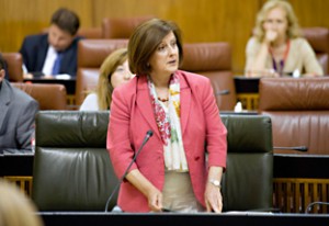 La consejera María José Sánchez Rubio, en el Pleno del Parlamento andaluz.