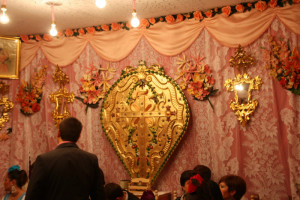 Una de las Cruces de Mayo de Alosno./ Foto: Ramón González.