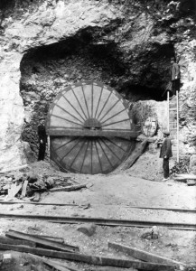 Rueda encontrada en la corta Filón Sur. / Foto: Archivo Histórico de la Fundación Rio Tinto. 