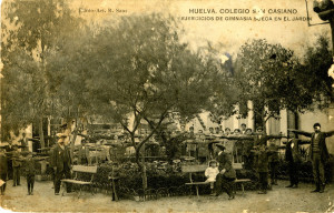 Ejercicios de gimnasia en el Colegio San Casiano de Huelva en 1917. / Fondo Diego Díaz Hierro. 